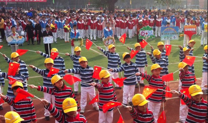 我是家委会成员,因为开运动会统一买服装,我被家长怒怼