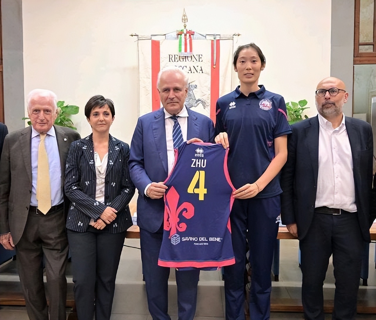 外国球迷评价朱婷复出,为什么朱婷赛场上的怒吼引非议