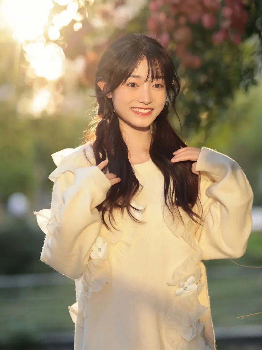 今年别再披头散发了三款减龄发型,秋冬季更适合有氛围感的发型