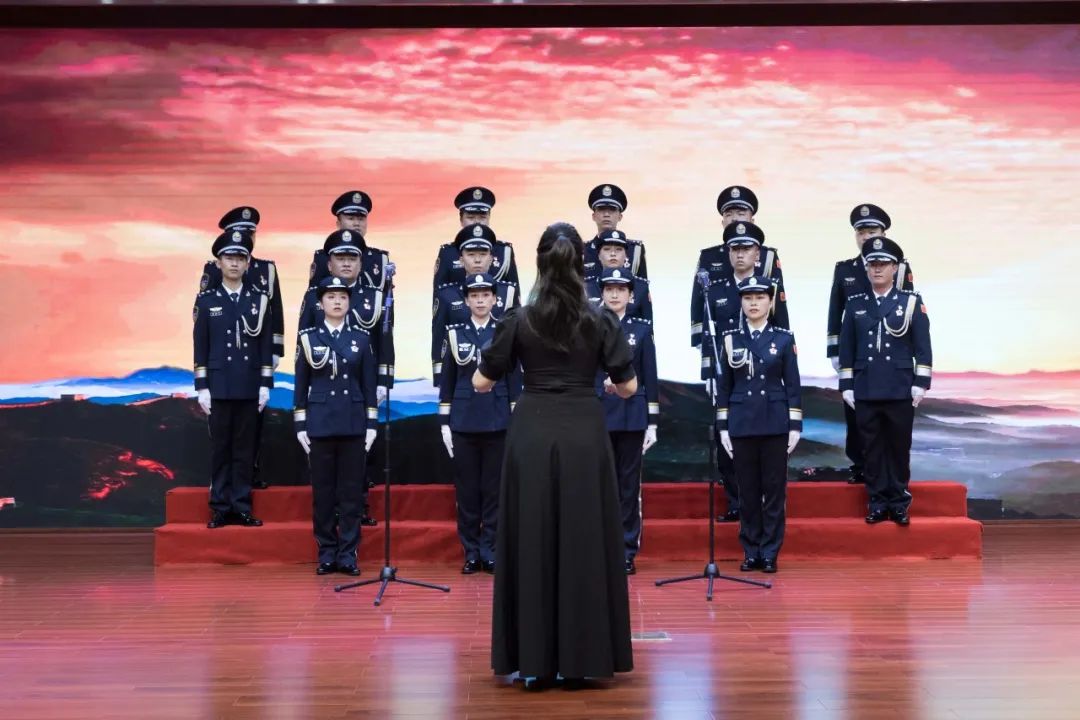 以深情的歌声向党的生日献礼,嘹亮的歌声向党献礼