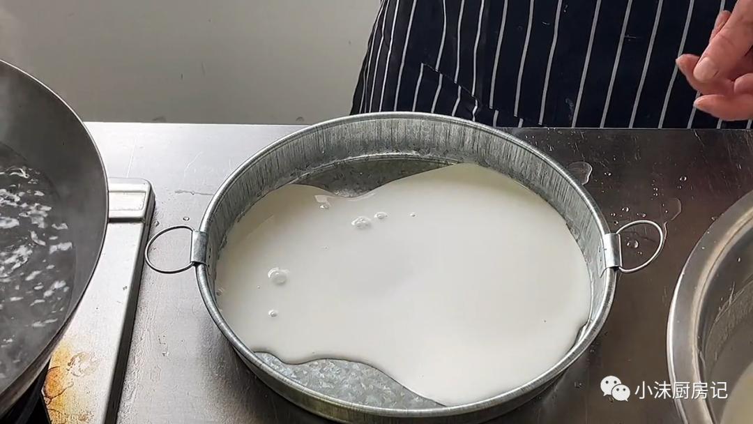 凉皮好不好吃全靠红油香不香,凉皮要怎么吃才最好吃