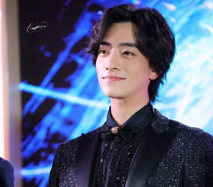 瘦成纸片的明星图片,瘦成纸片人的男明星