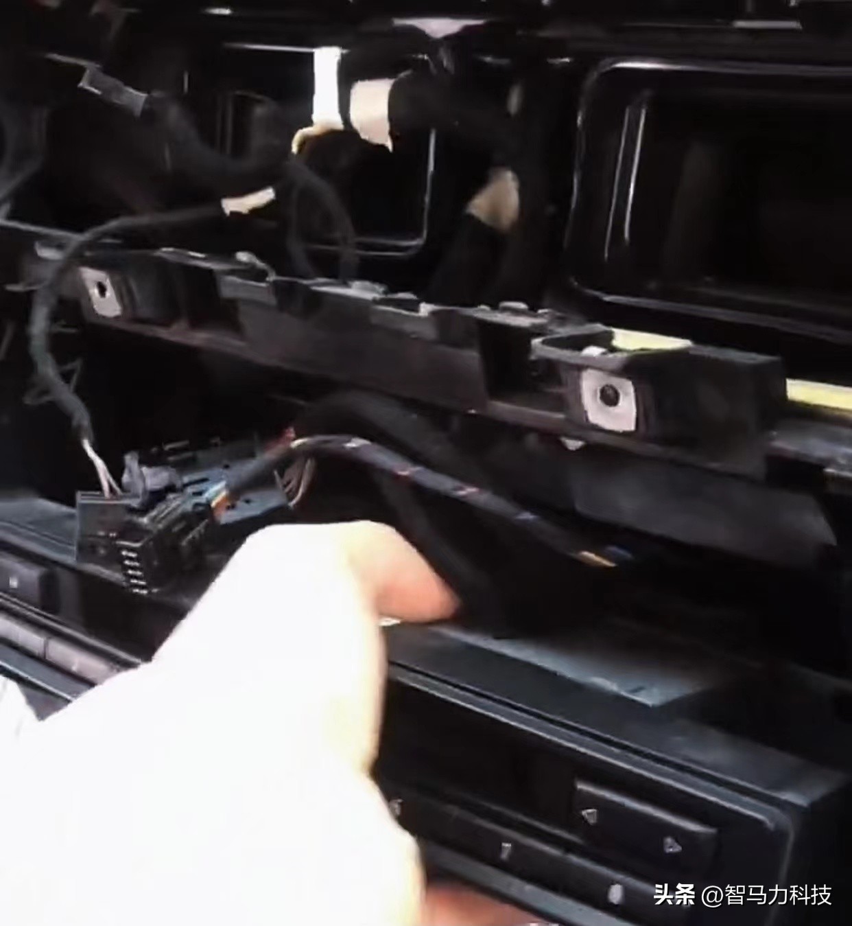 2015骞村疂椹瑇6carplay杩炴帴鏂规硶,瀹濋┈x6鏃犵嚎carplay鐩掑瓙