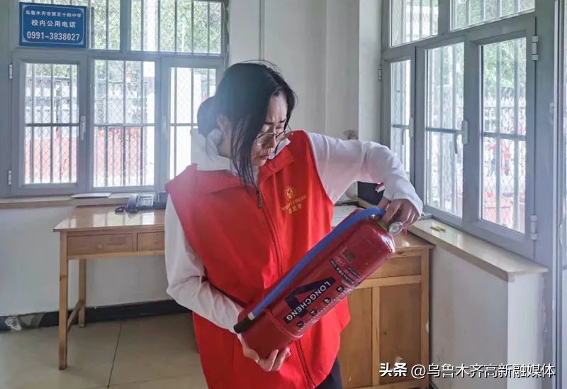 新时代文明实践站爱心助学,新时代文明实践关爱弱势群体