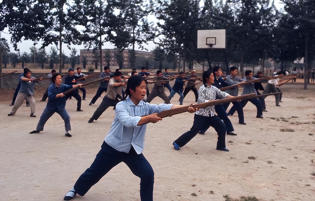 老照片让人怀念的70年代,70年代的老照片我们曾经的生活
