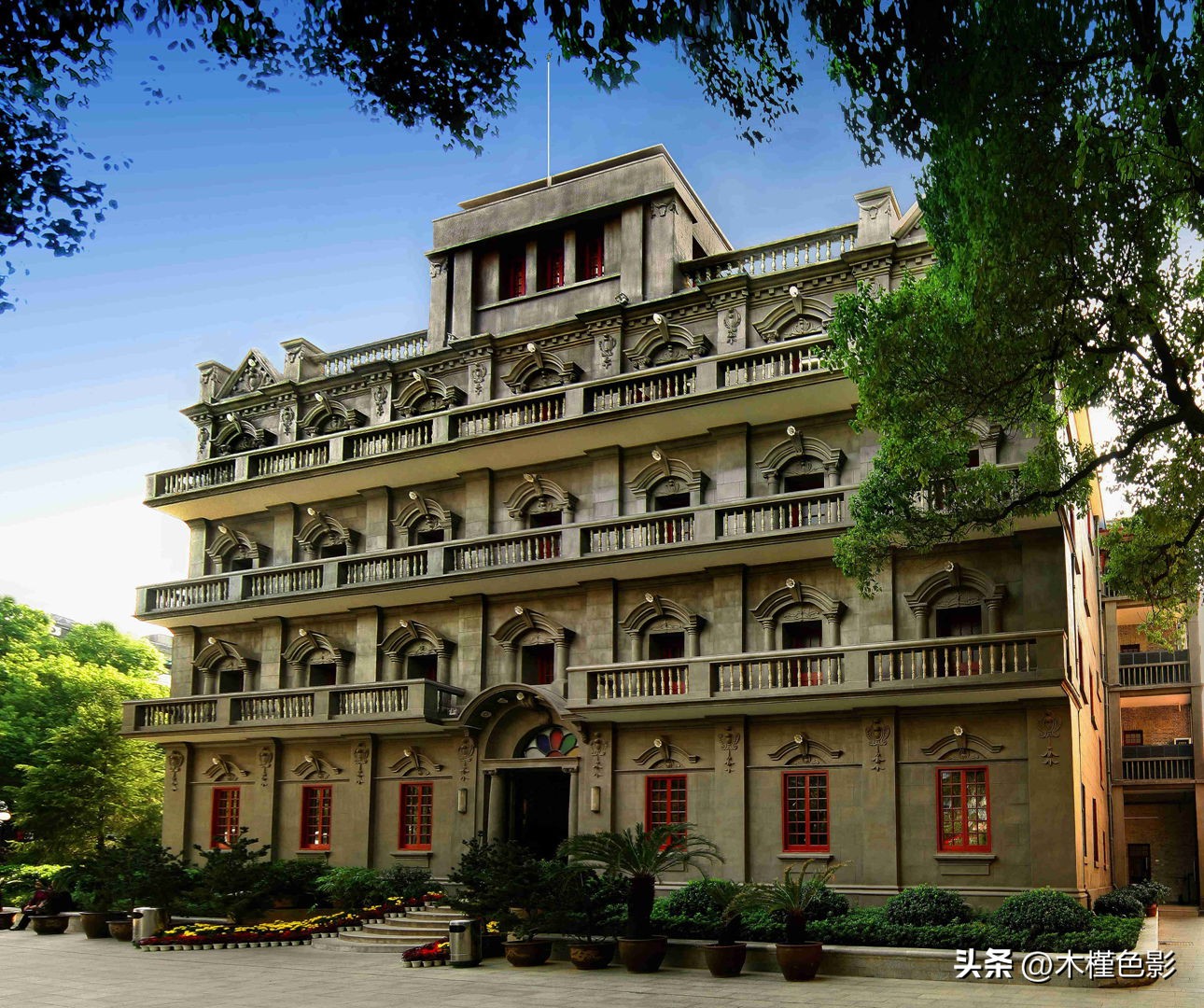 南昌一座英雄城,南昌是将军城还是英雄城