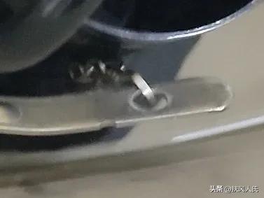 马桶水箱漏水的原因及解决方法,马桶后面漏水还流出屎来怎么办