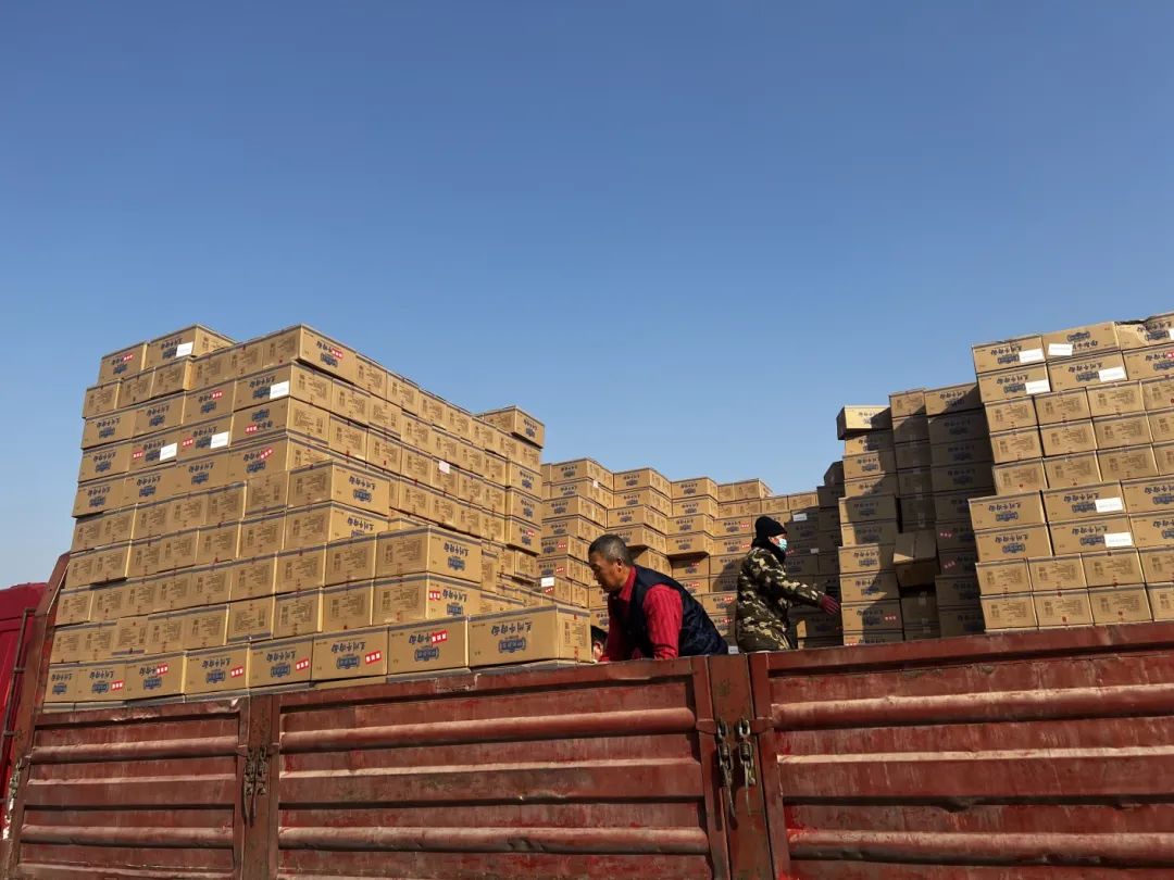 擀面皮与臊子面华厦集团100万元民生物资驰援西安