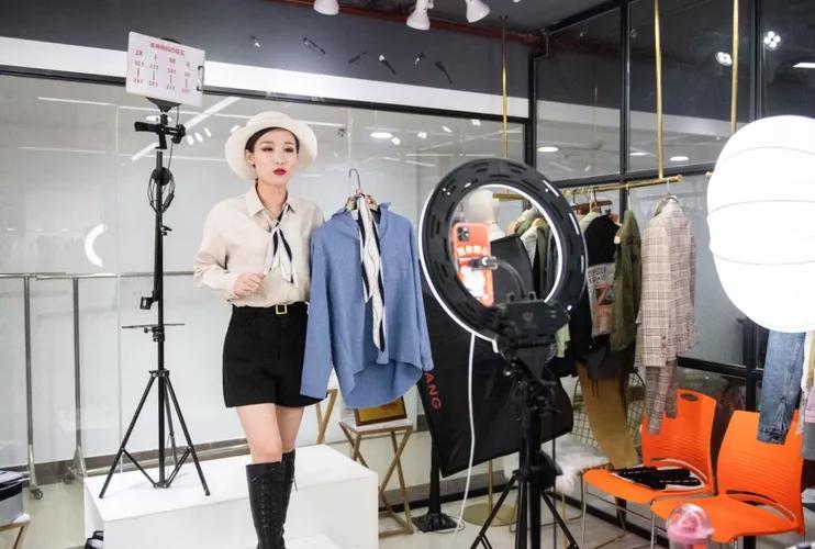 实体店倒闭如潮出路在何方,实体店倒闭无数人失业该怎么活