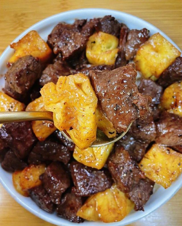 菠萝炒牛肉家常做法视频,菠萝炒牛肉最简单的做法
