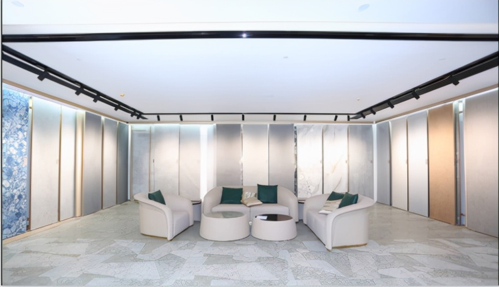 新一代透光岩板开创者：丝曼透光岩板•触感瓷砖横空出世