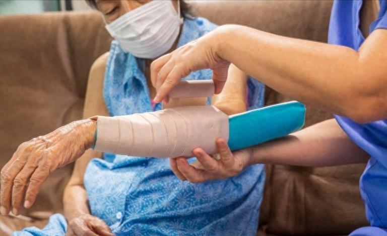 女性雌激素缺少身体出现什么症状,哪些现象说明雌激素低