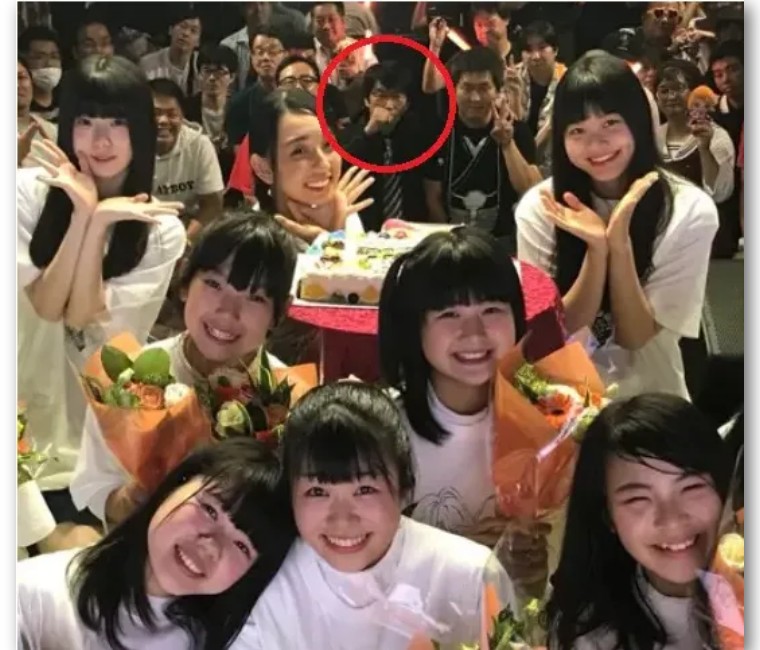 日本47岁宅男娶偶像 (日本22岁当红少女偶像被曝)