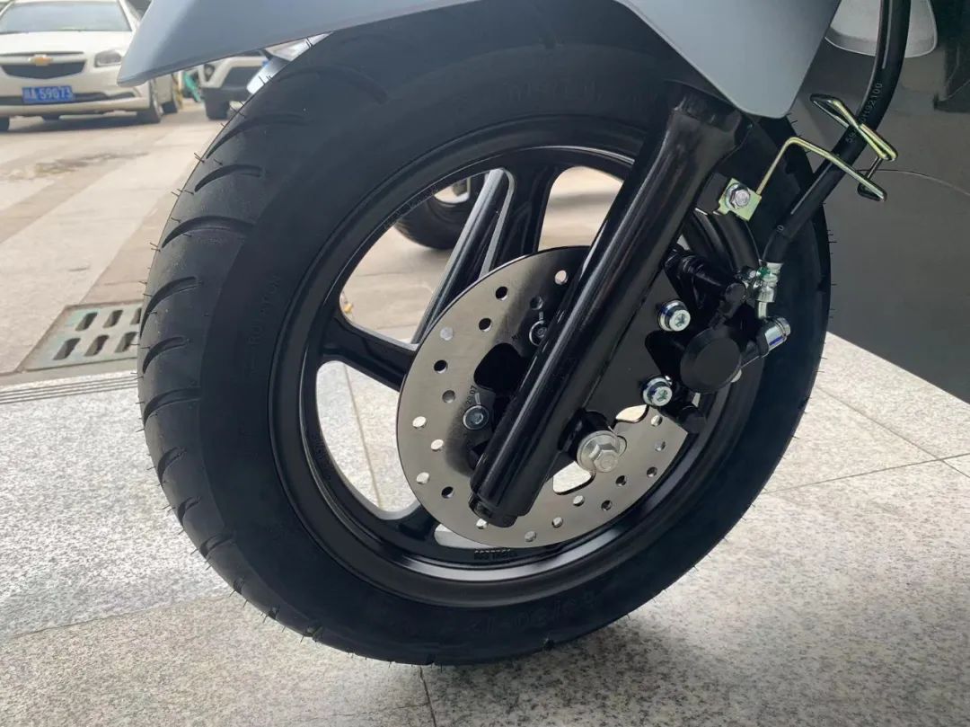 豪爵虎鲨vx125真实测评,豪爵虎鲨vx125和铃木ue125买哪个好