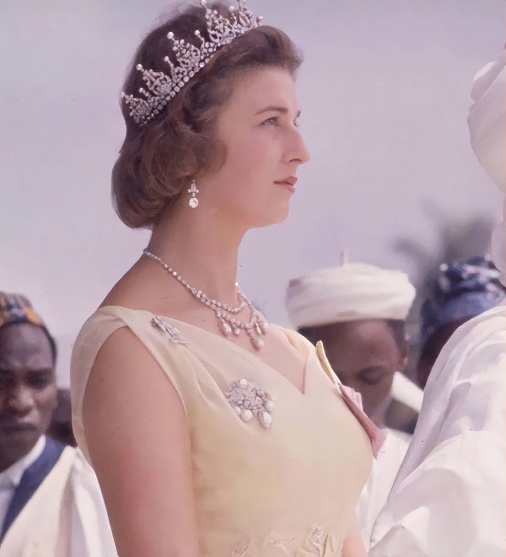 菲利普亲王与蓝血公主啥关系,伊丽莎白二世女王的堂妹