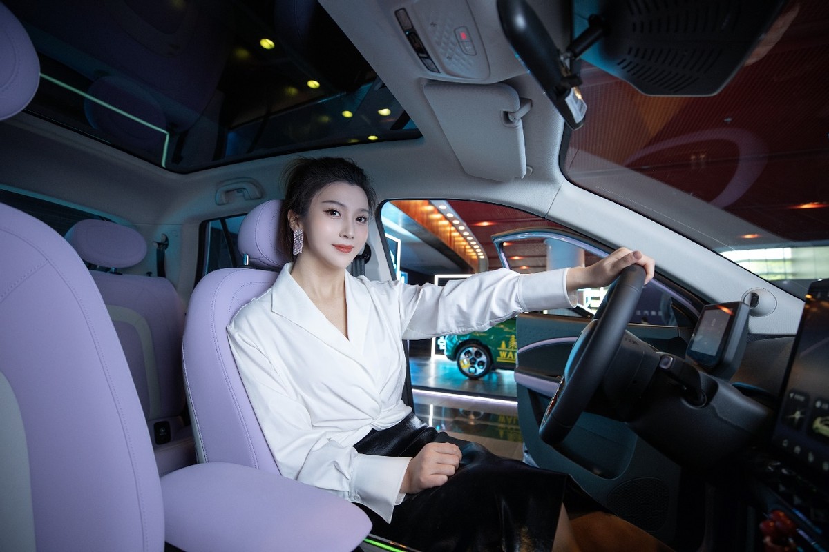 新能源搅局者零跑c11顶配,电动汽车搅局者