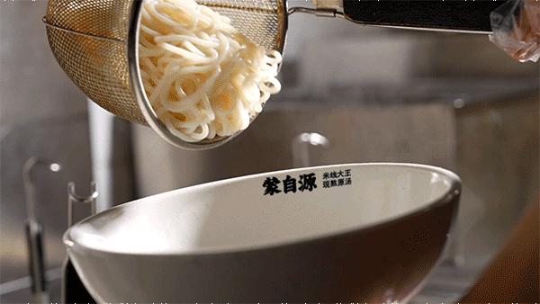 蒙自源过桥米线云南正宗第一名,云南蒙自第一碗米线