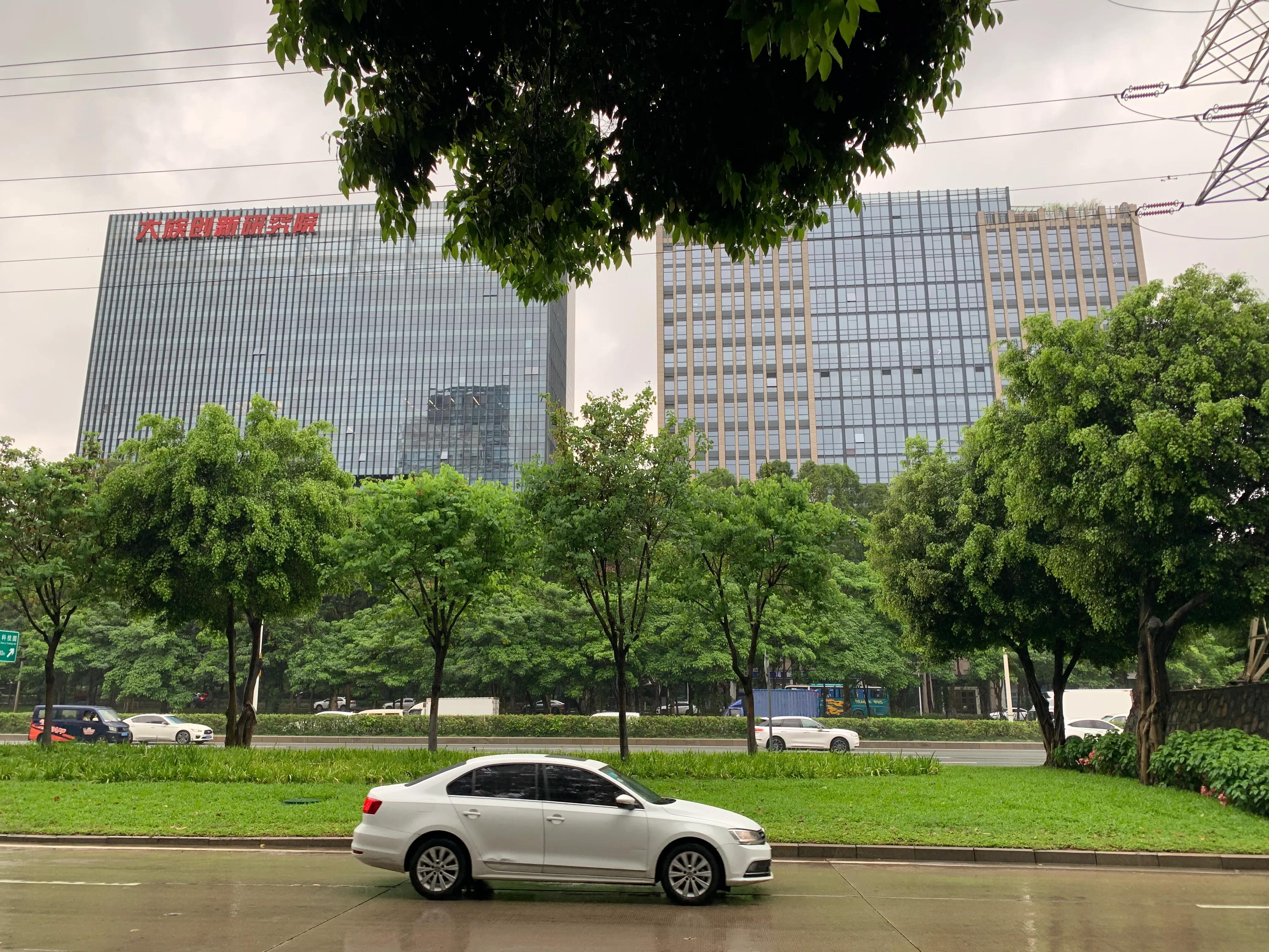 在大城市工作好还是小城市生活好,为什么年轻人在大城市工作生活