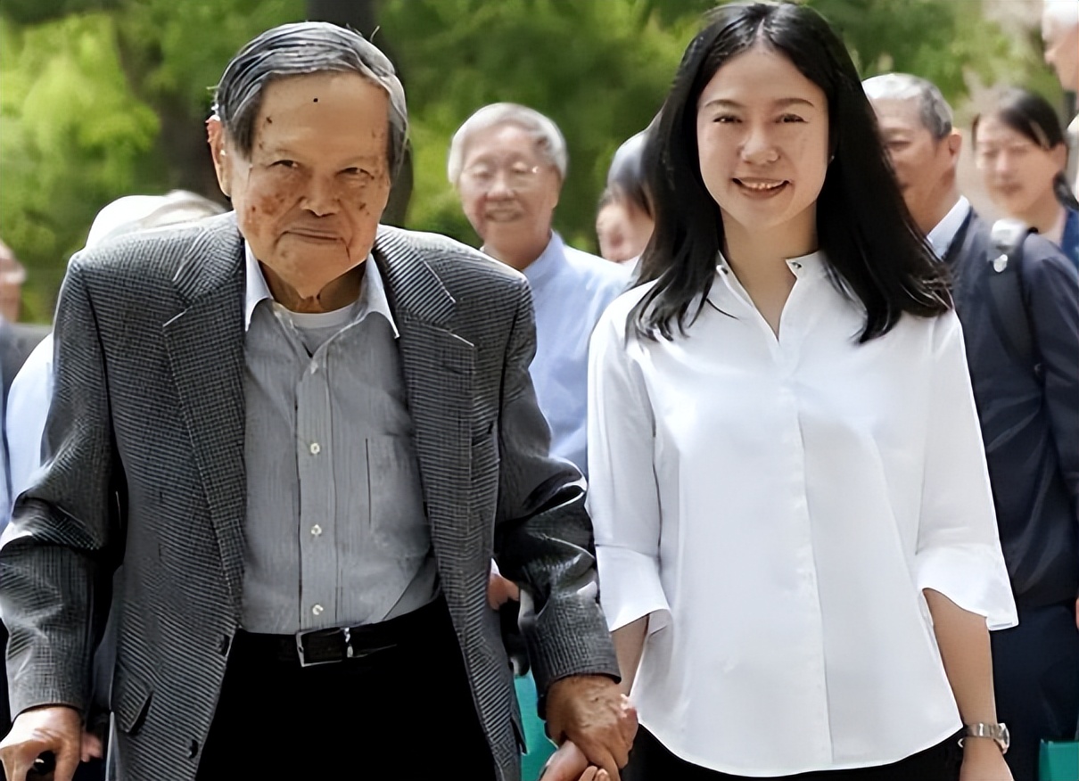 杨振宁百岁之际翁帆披露相处细节,翁帆为何要嫁差54岁的杨振宁