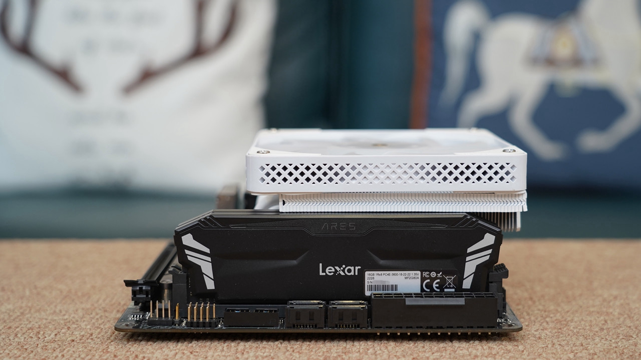 我骗媳妇说这是大号路由器，偷偷打造了一台高颜值ITX主机