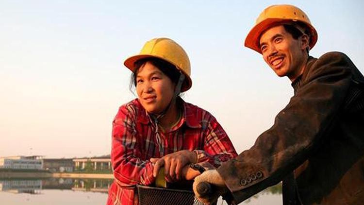 机场保洁大妈捡纸箱被判无期,保洁大妈捡破纸箱被判无期