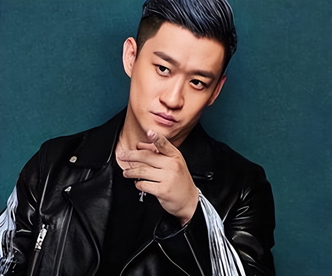 郭德纲最困难的时候曹云金离开了,曹云金背叛郭德纲后过得有多惨