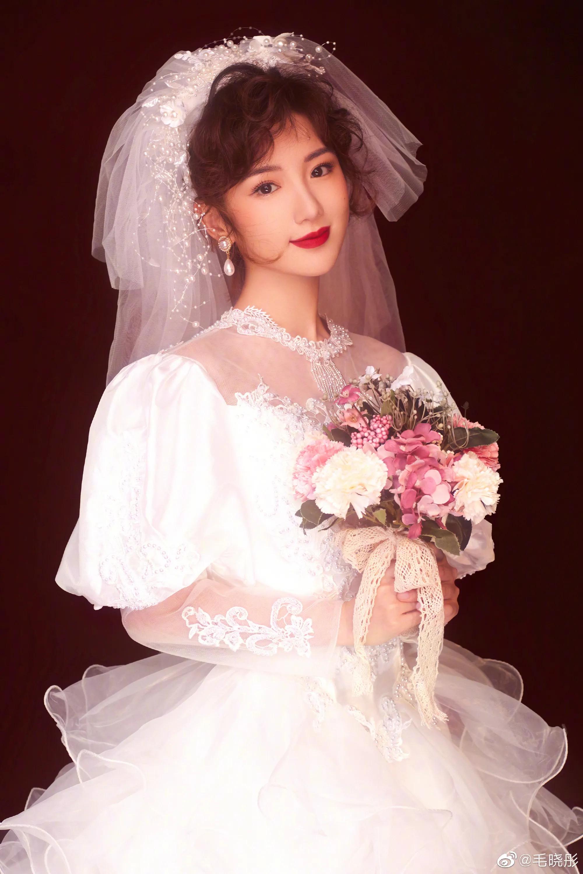 试问女生们，你们哪个能躲得了“婚纱的诱惑”呢？