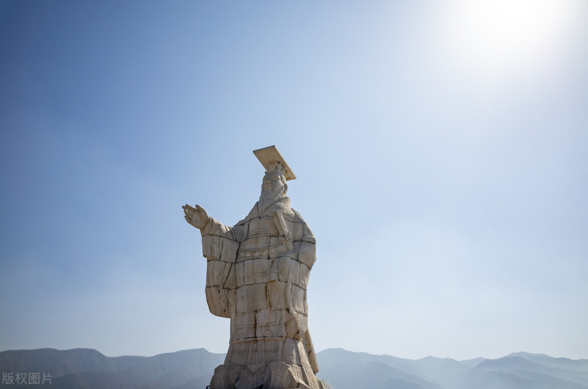 中国历史上三个伟大的人物秦始皇,秦始皇对中国历史的贡献