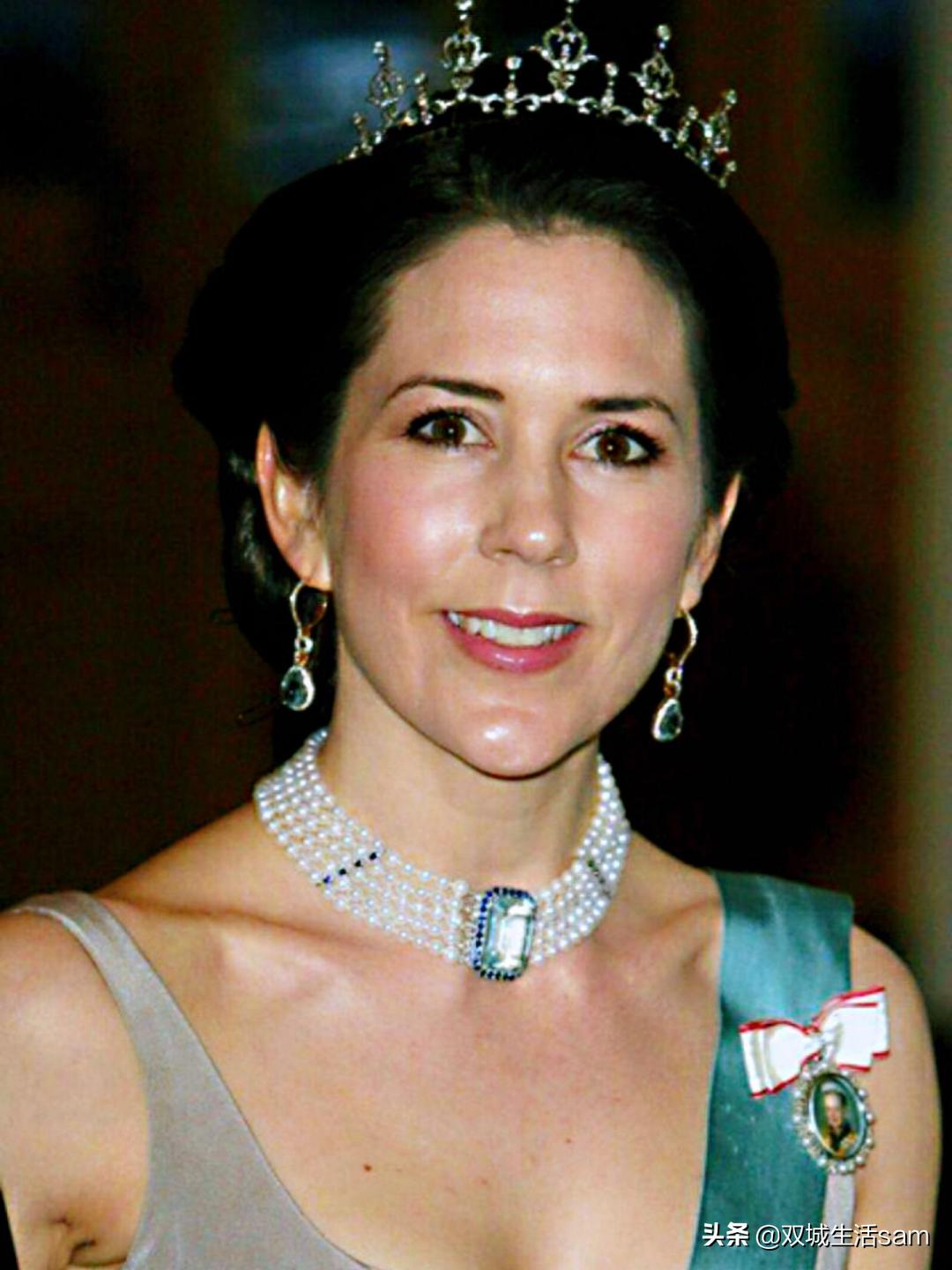 这个皇室王冠上的“专业户”-海蓝宝，竟然是这样上位的