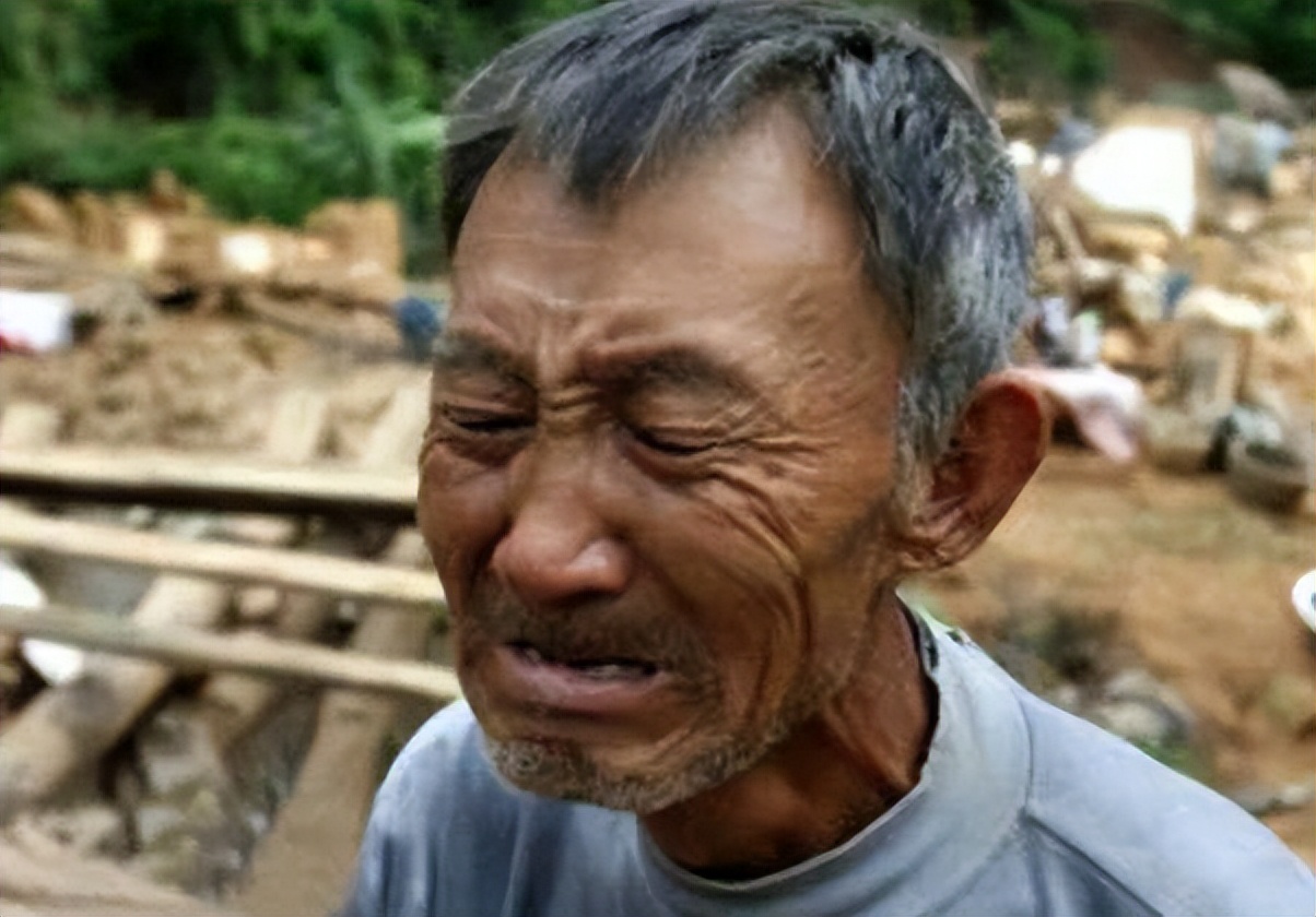 老汉宝刀卖500万专家指责现场,老人500万卖宝刀专家指责