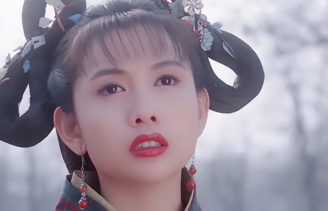 原形毕露！烤瓷牙“抢镜”忒显老，大概早已忘了“美人三分龅”