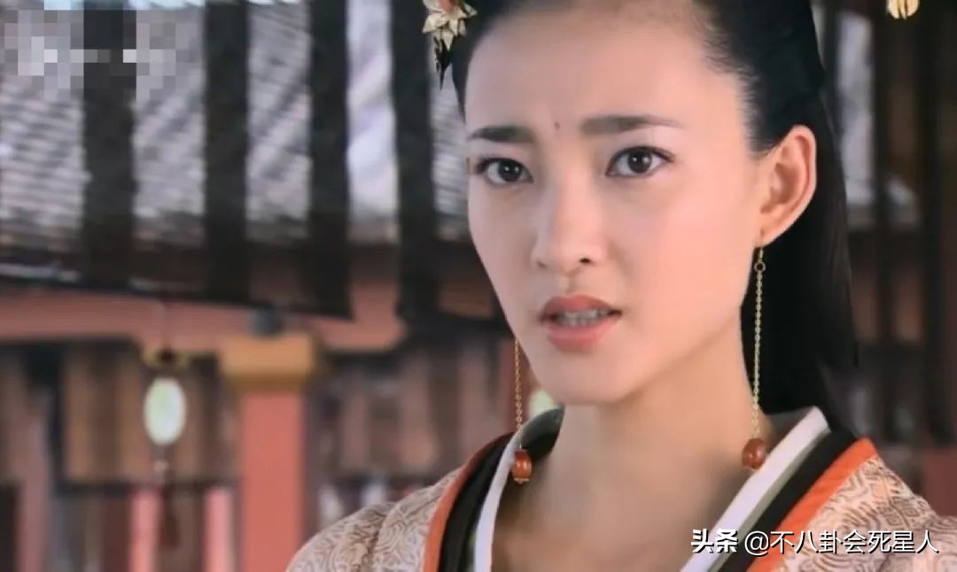 景甜悲伤蛙双眼皮照片,明星割双眼皮前后对比图