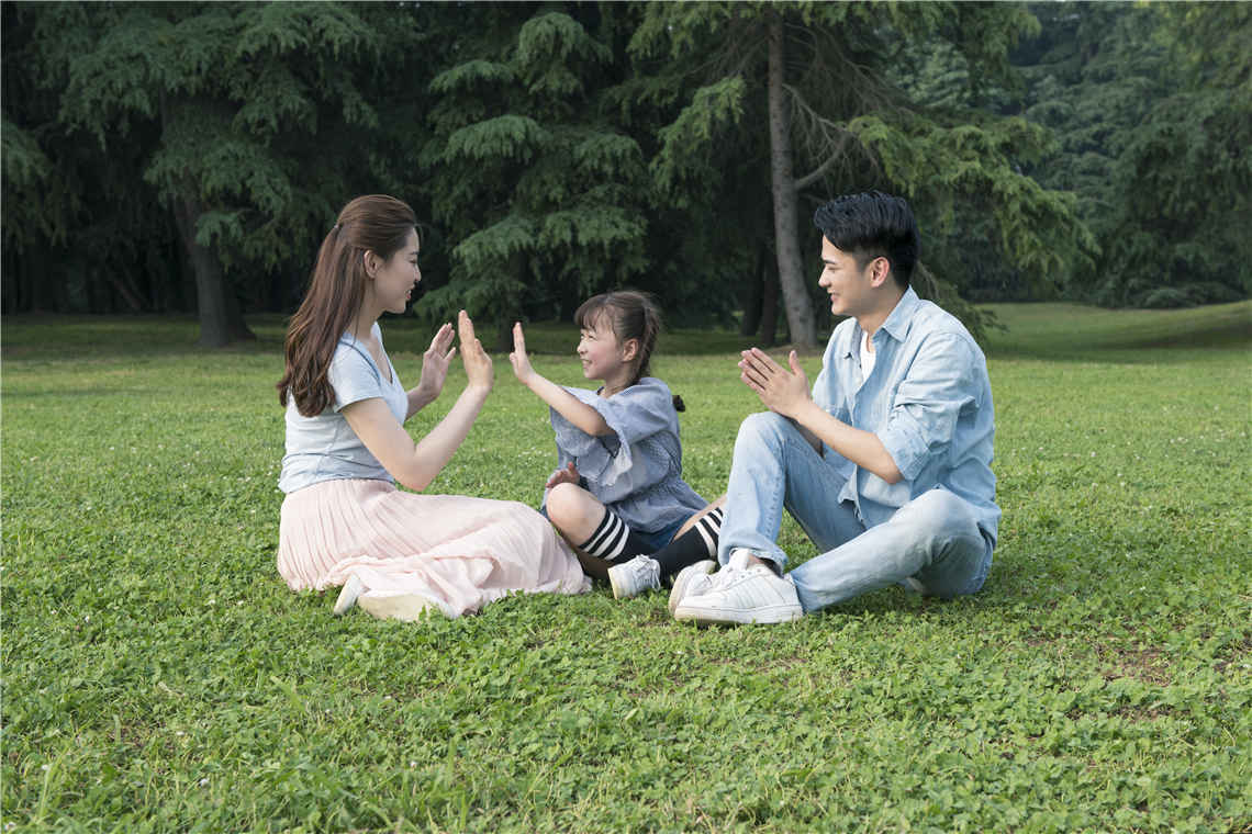 孩子玩的室内游乐场被打,孩子玩耍时老是被另外一个孩子打