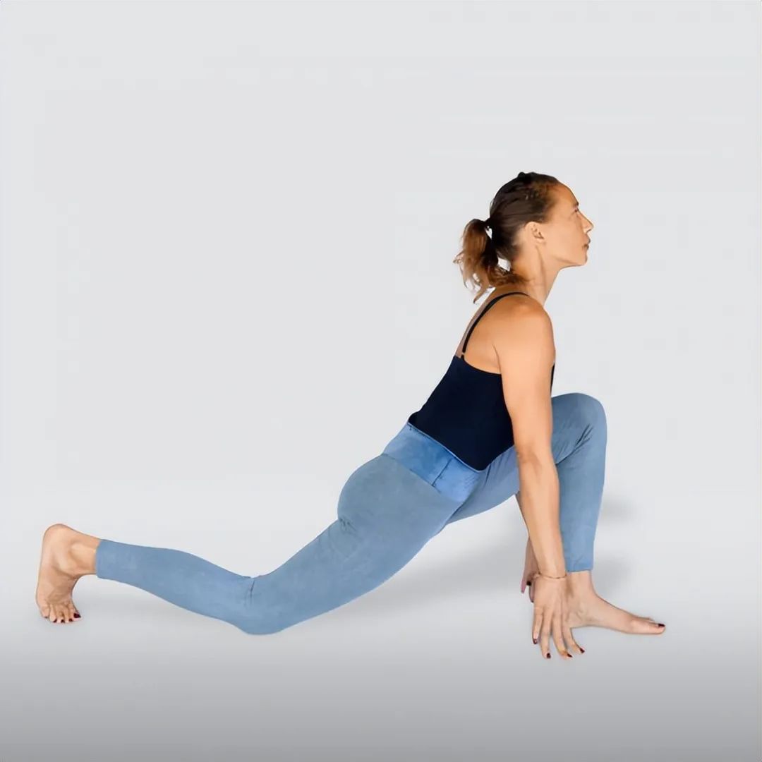 孕妇适合练习的瑜伽站立体式,瑜伽站立一字马体式图片大全