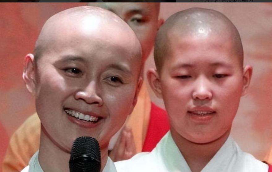五台山出现浓妆艳抹的尼姑,五台山“尼姑”浓妆艳抹