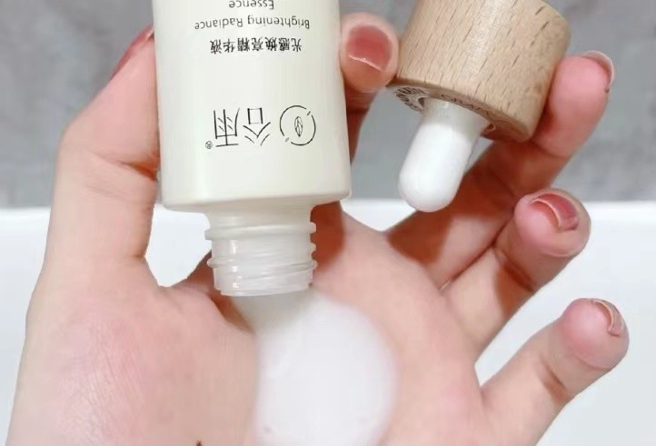 全脸美白提亮精华推荐,平价又好用的适合干皮的美白精华