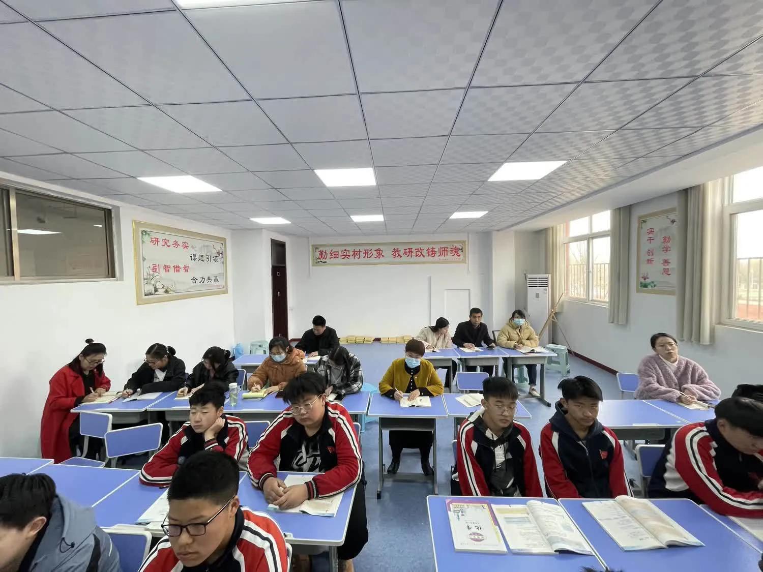 浠庢湰璐ㄤ笂鍋氬埌涓轰汉甯堣〃鏁欑爺鎬荤粨,鍑濆績閾稿笀榄傛暀鐮旇偛鏂颁汉