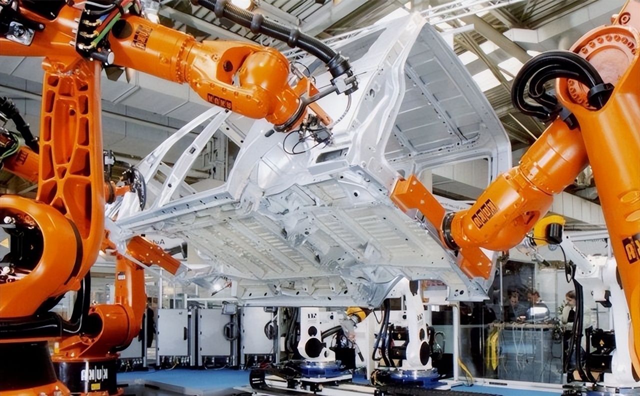 西方高科技禁运卡住了俄军，却卡不住中国，原因不是简单一两条