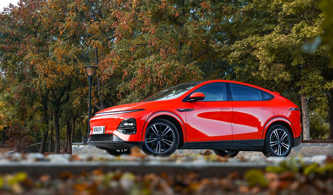 小鹏大灯对比理想大灯,氙气大灯对比测试