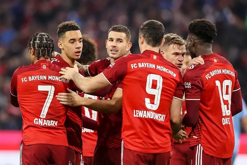 真羡慕！顶级豪门队内薪资曝光，多人年入千万，两大球星独一档