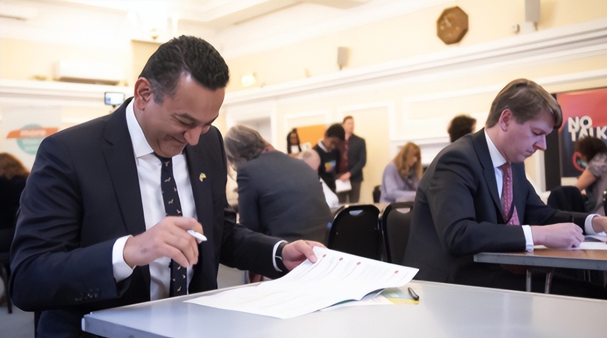 2023年放假安排来了/郑州市主城区发热门诊名单/郑州逐步告别健康码/郑州市人大常委会通过一批人事任免