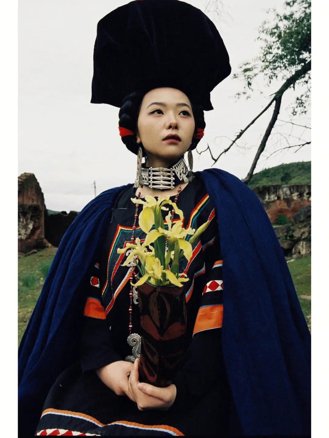 彝族里面普姓的由来,彝族姓氏为什么有4个字