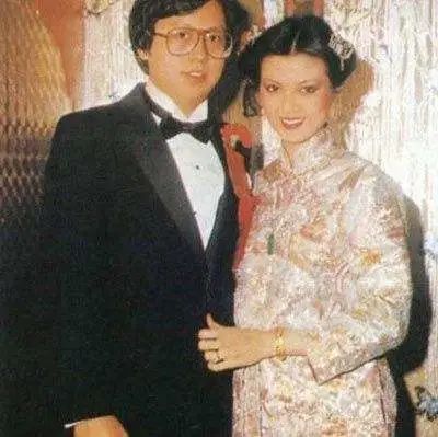 那些*养包**香港女星的富商们