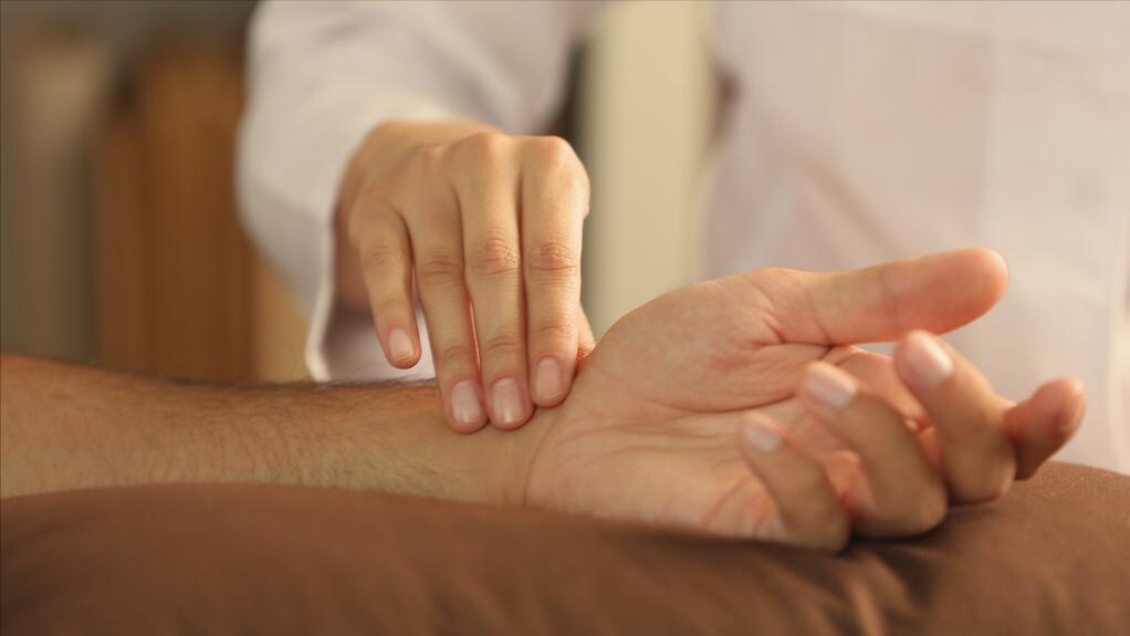 子宫内膜息肉切除后用什么药治疗,子宫息肉割了又长中医有什么办法