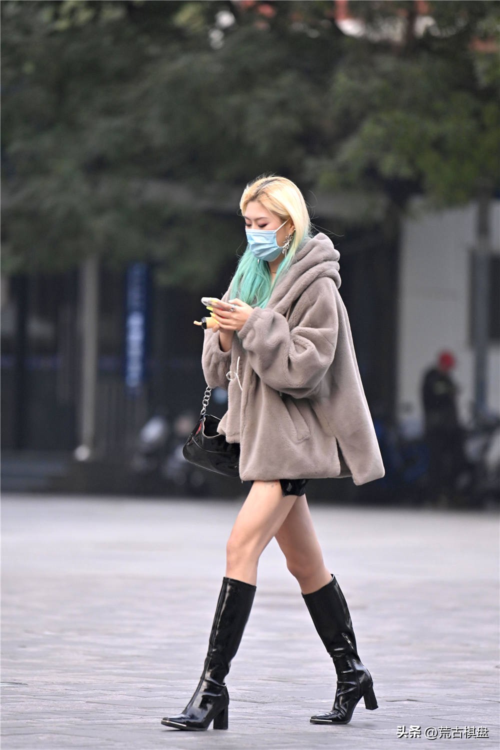 细跟过膝长靴怎么搭配,细跟尖头长靴子怎么搭配好看