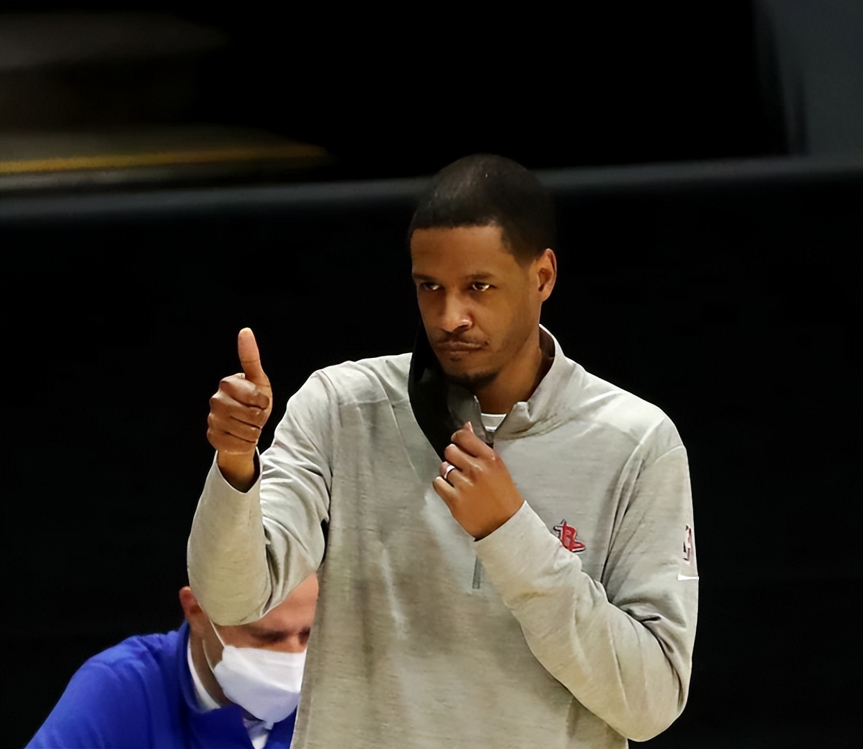 约基奇新赛季火箭队,约基奇27岁成为中锋历史三双王