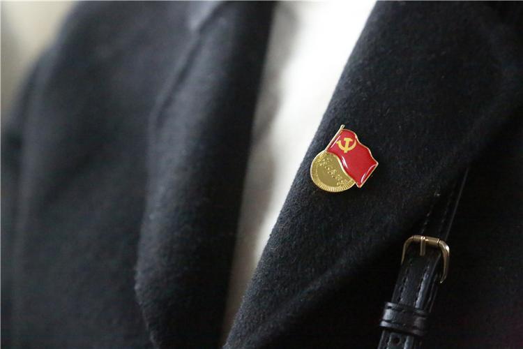 开网约车被处分的副镇长有新职务,安徽副镇长网约车事件后续