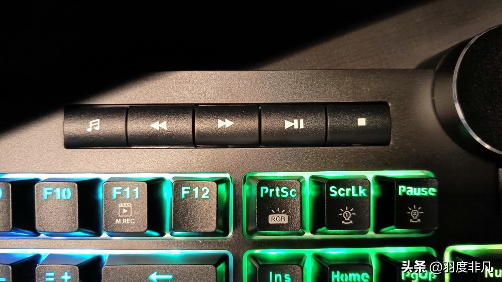 文字工作者用上电竞键鼠是什么体验？上手腹灵套装，点赞按键体验