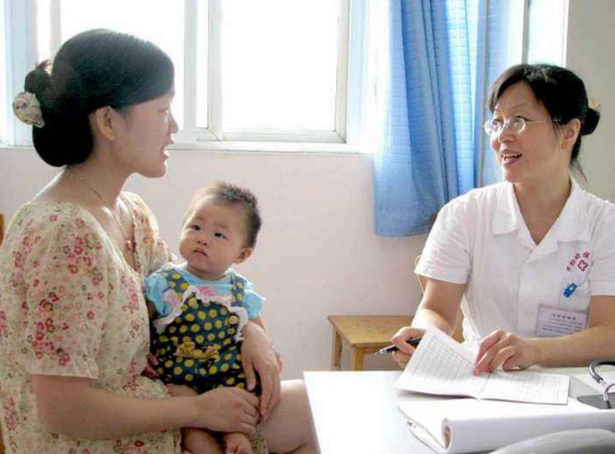 奶奶执意给孩子吃自制米粉，两个月后体检，妈妈后悔不已