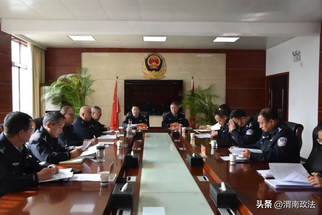 坚持政治建警打造五型警队,多措并举打造义警队